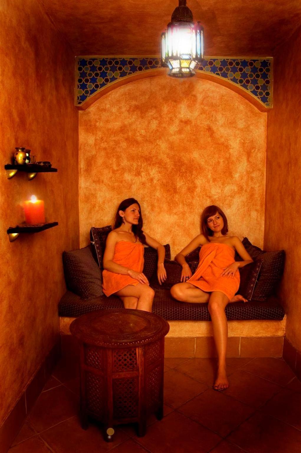Palac Nieznanice Zabytek Goscinny Ze Spa Buitenkant foto
