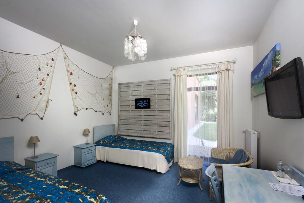 Palac Nieznanice Zabytek Goscinny Ze Spa Kamer foto
