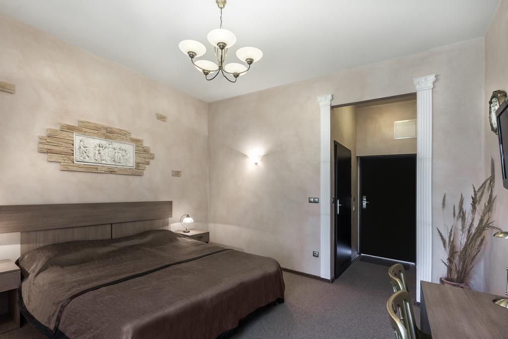 Palac Nieznanice Zabytek Goscinny Ze Spa Kamer foto
