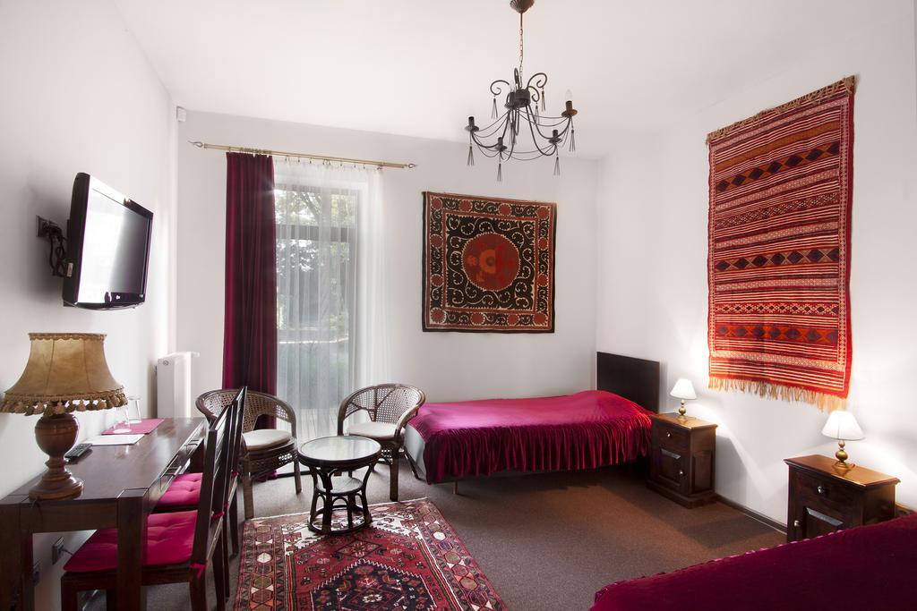 Palac Nieznanice Zabytek Goscinny Ze Spa Kamer foto