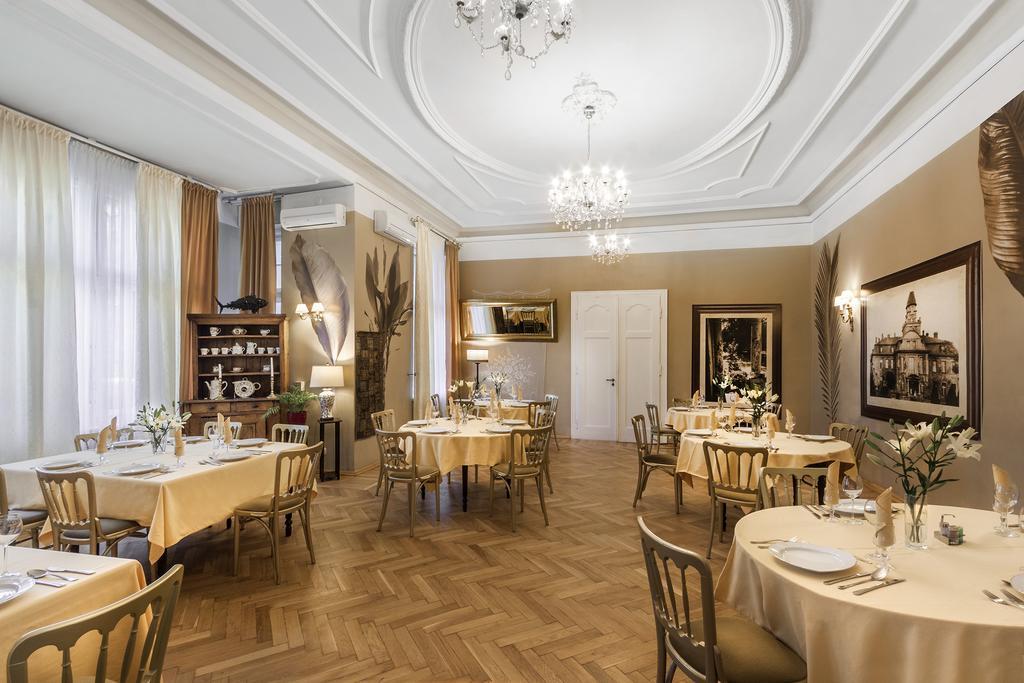 Palac Nieznanice Zabytek Goscinny Ze Spa Buitenkant foto