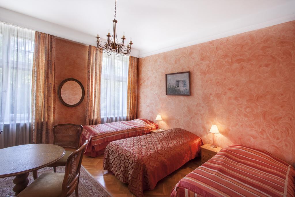 Palac Nieznanice Zabytek Goscinny Ze Spa Kamer foto
